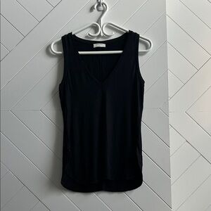 Women’s Black Aritzia Babaton Sleeveless V-Neck tank Top size xs
